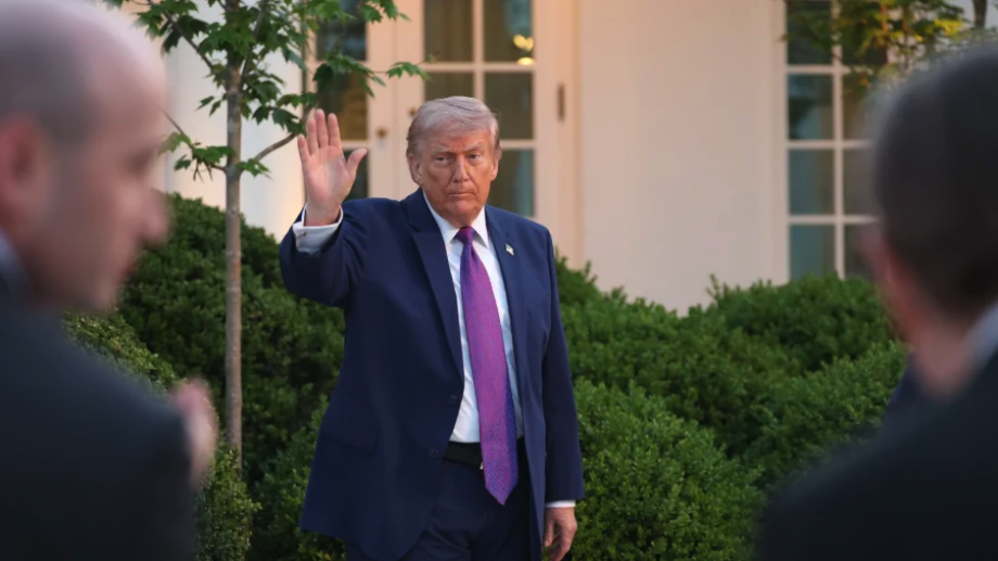 U.S. President Donald Trump waves after delivering remarks at a Rose Garden Club dinner at the White House in Washington on May 11, 2026. (Kevin Dietsch/Getty Images)